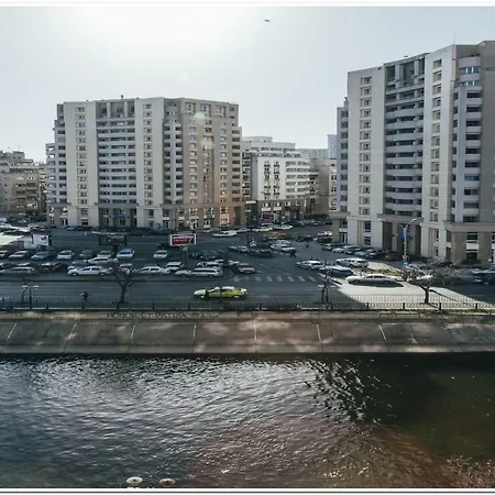 River View - Old City Studio Boekarest